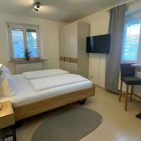 Ziegler & Restaurant מלון 3*