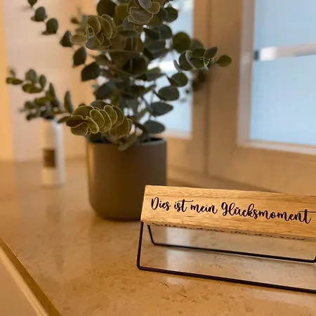 Ziegler & Restaurant מלון