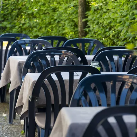 Ziegler & Restaurant מלון
