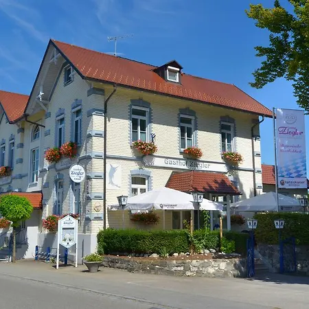 Ziegler & Restaurant מלון 3*