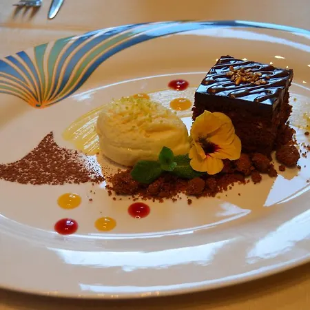 מלון Ziegler & Restaurant 3*