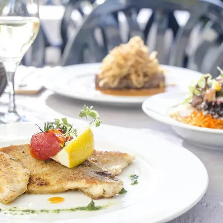 Ziegler & Restaurant מלון