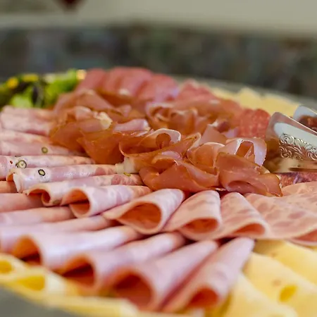 מלון Ziegler & Restaurant 3*